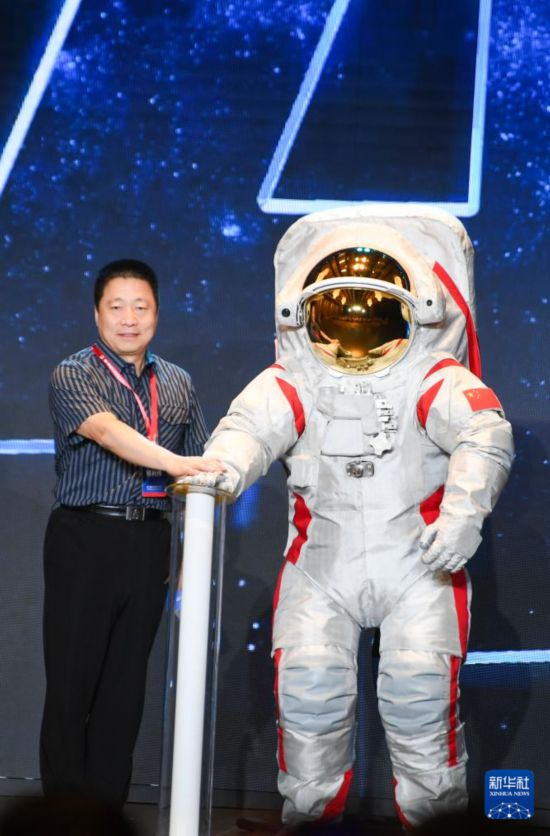 這是9月28日拍攝的中國載人月球探測工程登月服征名活動啟動儀式現(xiàn)場。新華社記者 王全超 攝