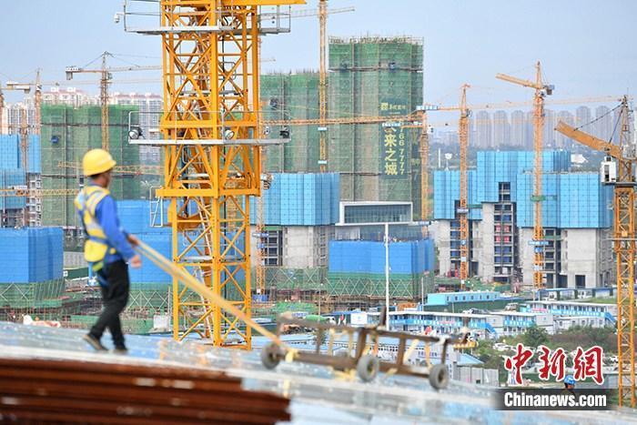 資料圖：一在建樓盤工地工人正在忙碌。 <a target='_blank' href='/'>中新社</a>記者 張浪 攝