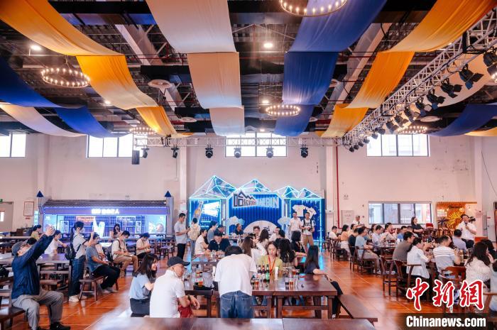 圖為基地內(nèi)的慕尼黑餐廳。　李南軒 攝