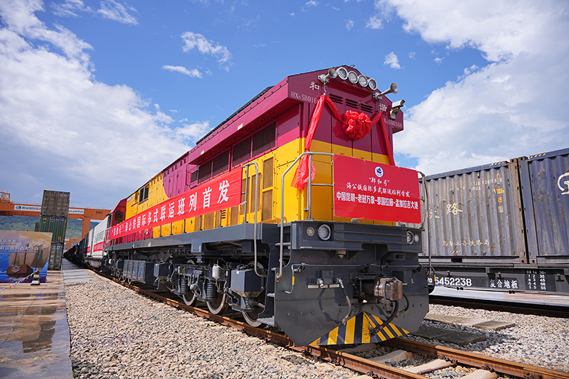 “鄭和號”海公鐵國際多式聯(lián)運班列首發(fā)。騰俊國際陸港供圖 “鄭和號”海公鐵國際多式聯(lián)運班列首發(fā)。騰俊國際陸港供圖