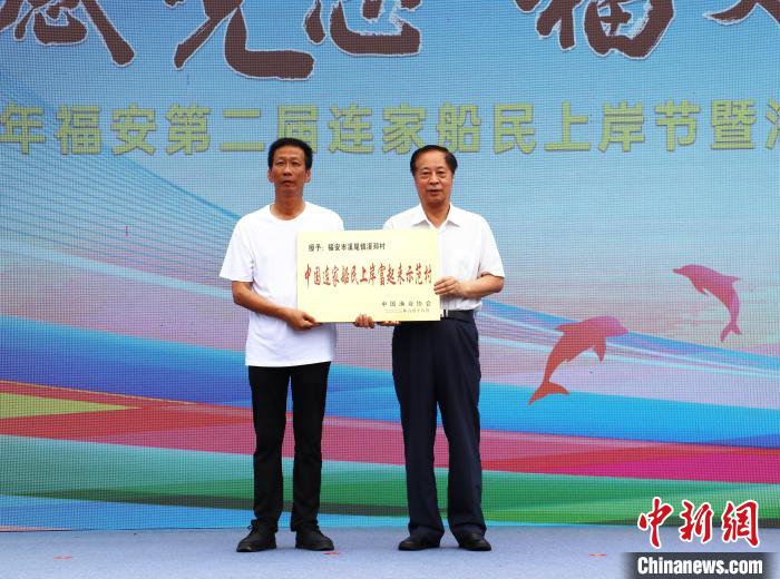 溪邳村獲“中國連家船民上岸富起來示范村”榮譽稱號?！×珠派?攝