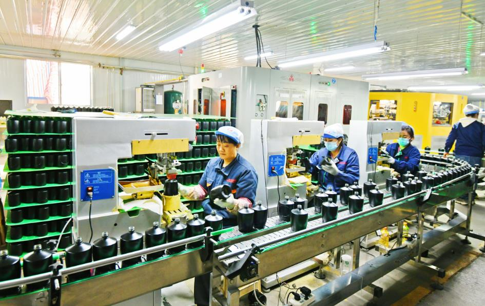 觀宇玻璃制品生產(chǎn)車間。圖片由汾陽市對外交流服務中心提供